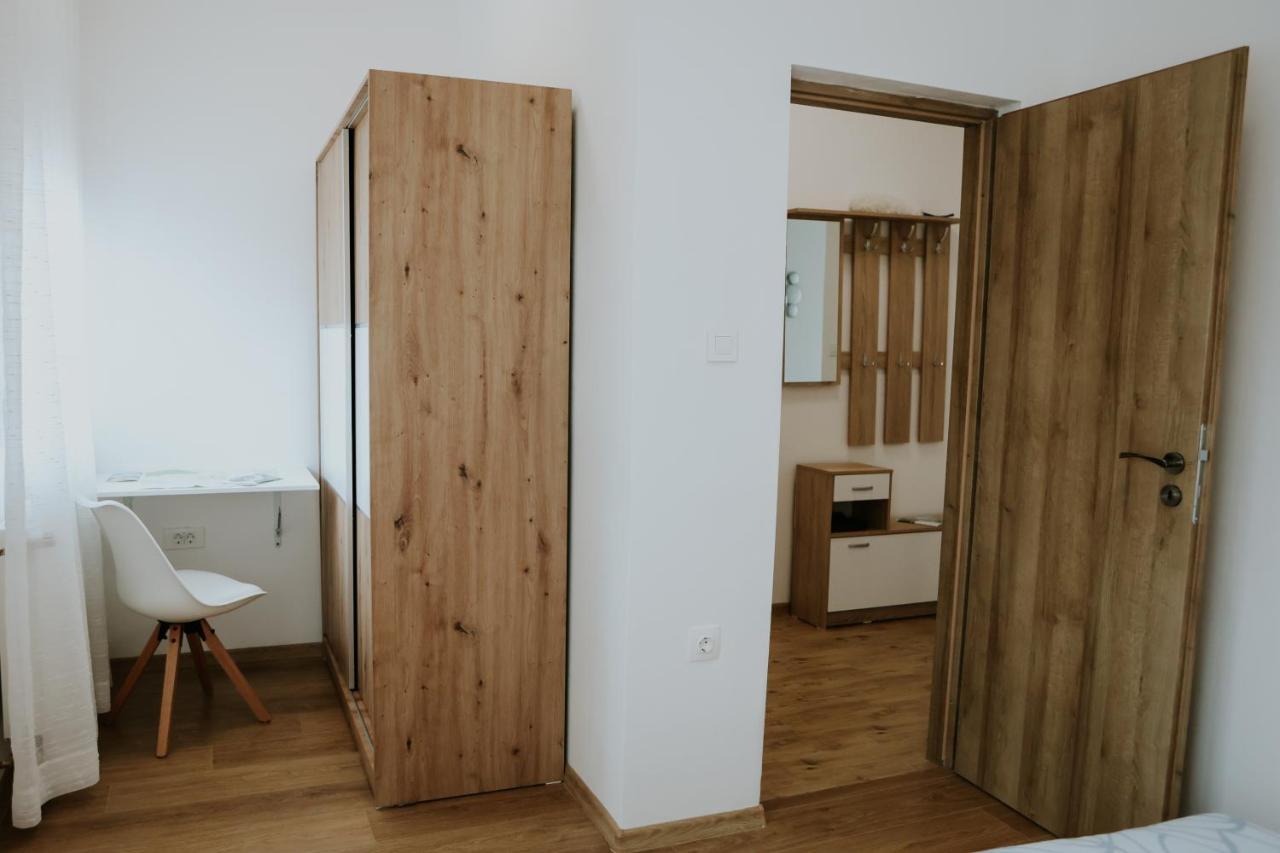 Apartman Nikola Gospić エクステリア 写真