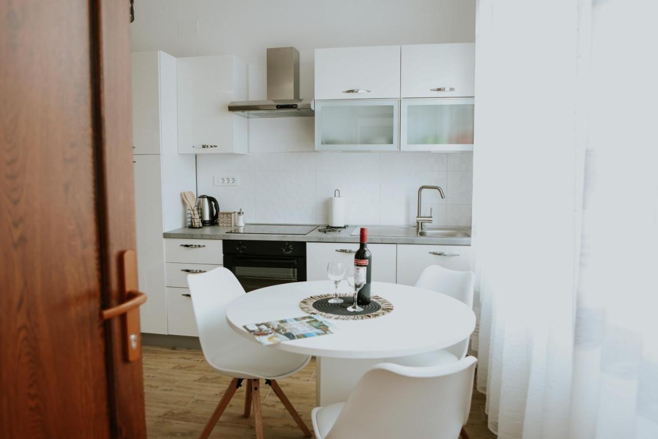 Apartman Nikola Gospić エクステリア 写真